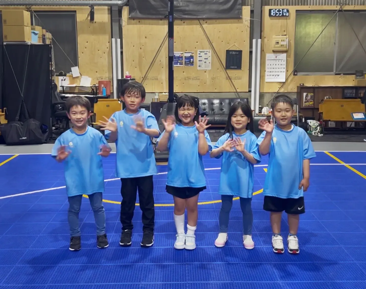 ENTRY CLASS（エントリークラス）の子どもたちが楽しく体を動かしている様子